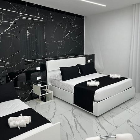 White Elegance Luxury B&B كازيرتا المظهر الخارجي الصورة