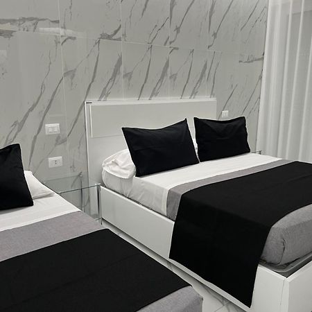 White Elegance Luxury B&B كازيرتا المظهر الخارجي الصورة