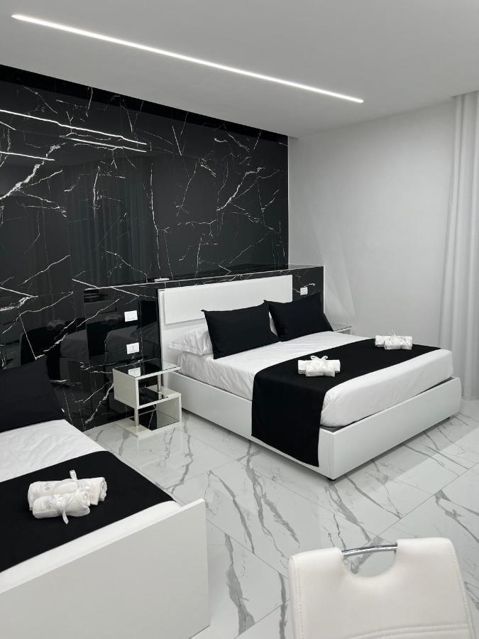 White Elegance Luxury B&B كازيرتا المظهر الخارجي الصورة