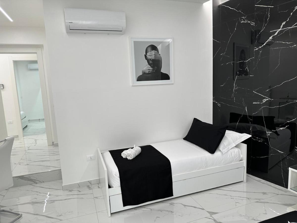 White Elegance Luxury B&B كازيرتا المظهر الخارجي الصورة