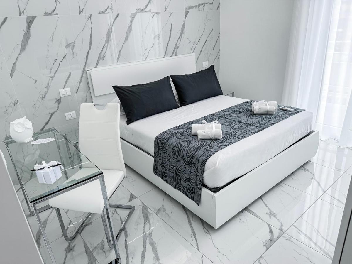 White Elegance Luxury B&B كازيرتا المظهر الخارجي الصورة