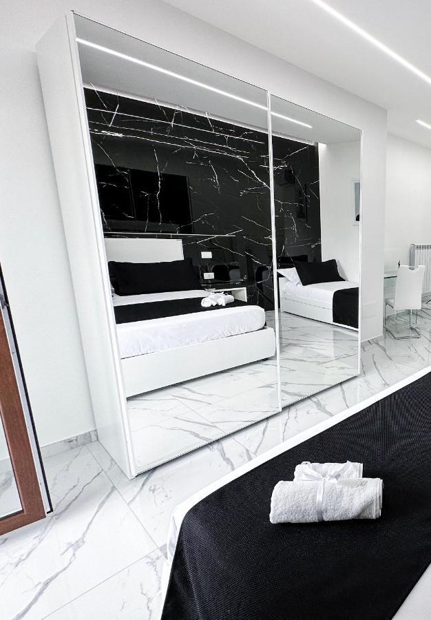 White Elegance Luxury B&B كازيرتا المظهر الخارجي الصورة