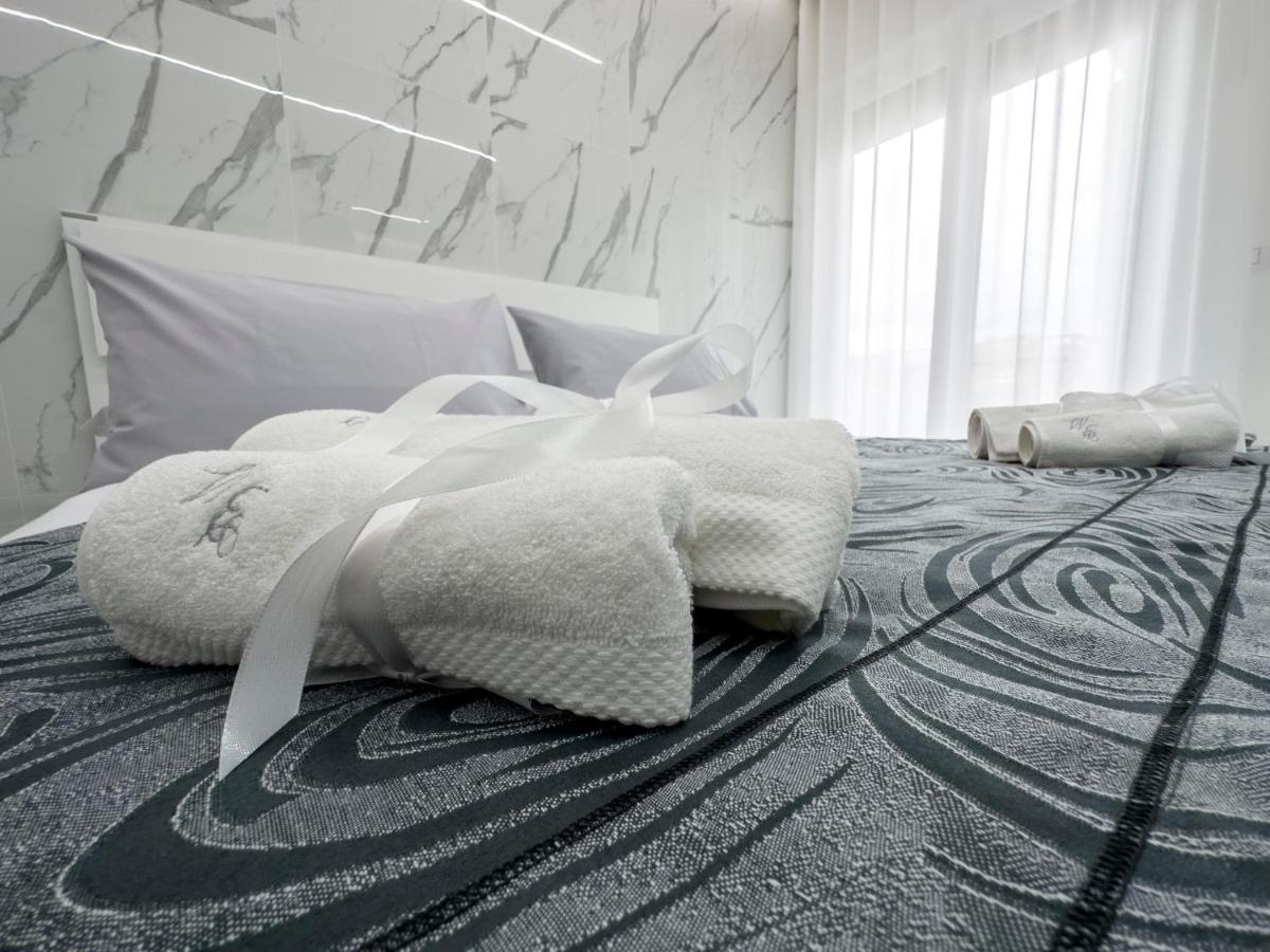 White Elegance Luxury B&B كازيرتا المظهر الخارجي الصورة
