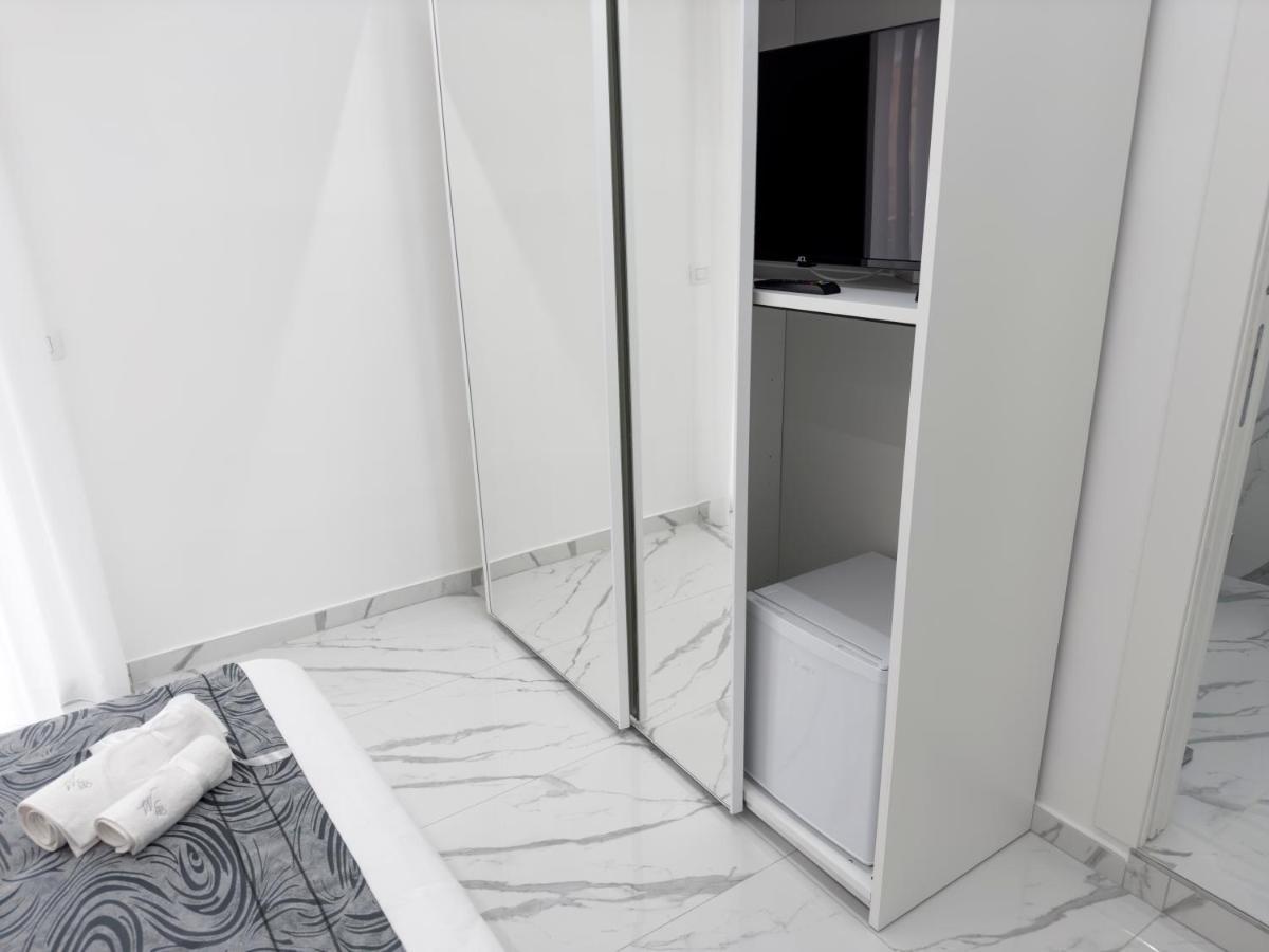 White Elegance Luxury B&B كازيرتا المظهر الخارجي الصورة