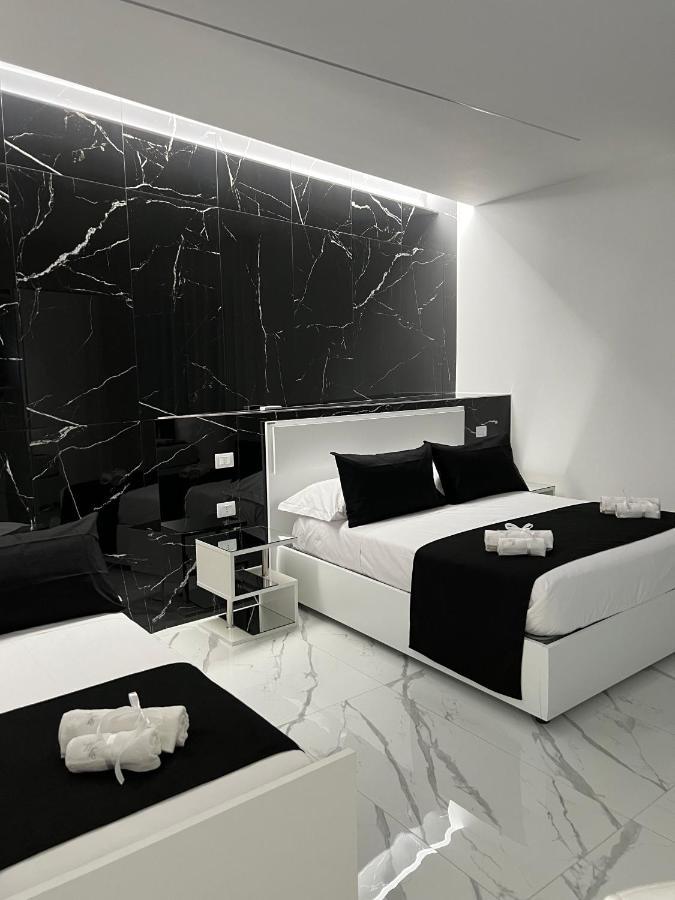 White Elegance Luxury B&B كازيرتا المظهر الخارجي الصورة