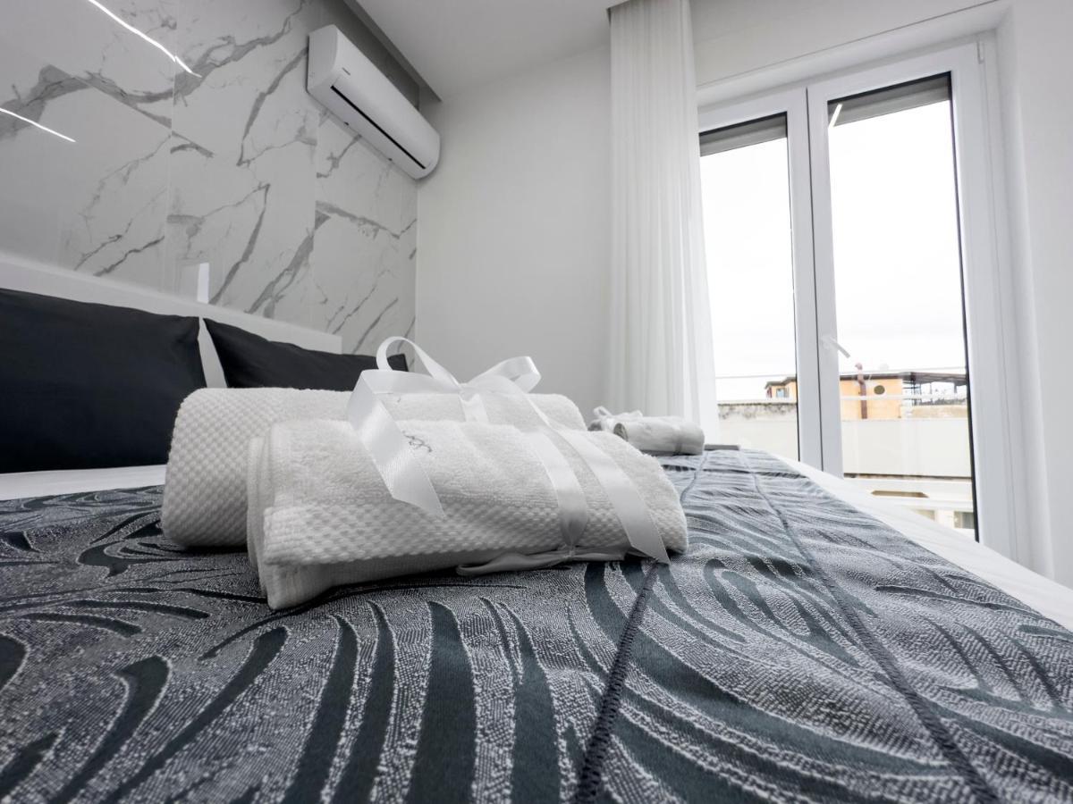 White Elegance Luxury B&B كازيرتا المظهر الخارجي الصورة