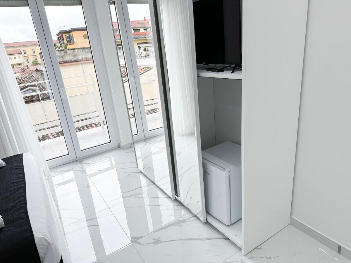 White Elegance Luxury B&B كازيرتا المظهر الخارجي الصورة