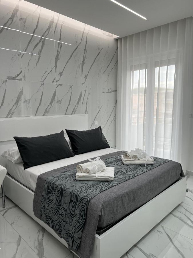 White Elegance Luxury B&B كازيرتا المظهر الخارجي الصورة