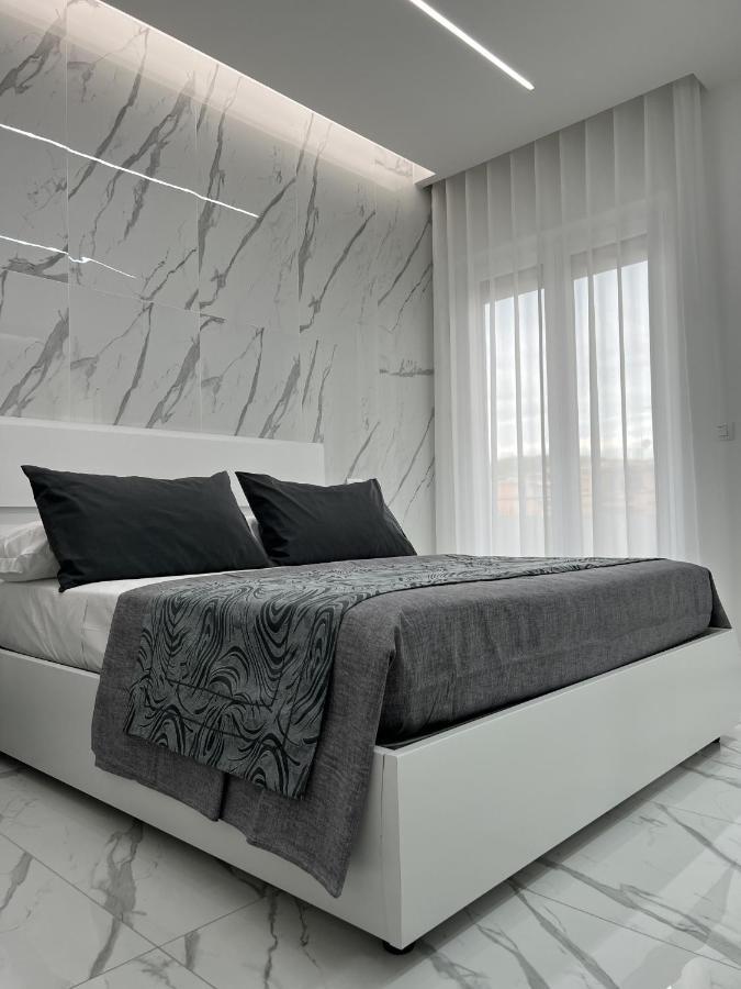 White Elegance Luxury B&B كازيرتا المظهر الخارجي الصورة