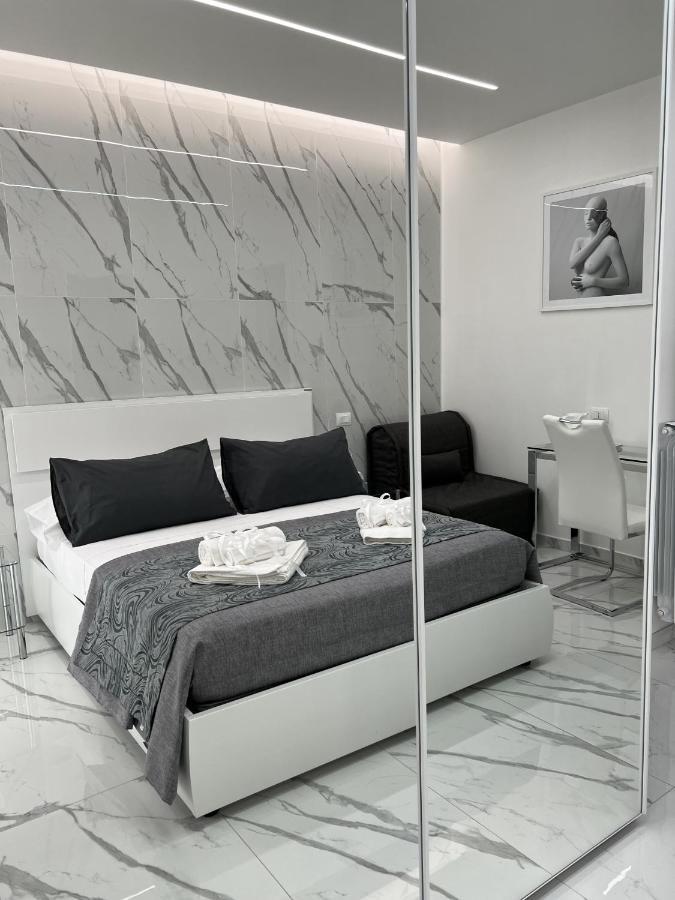 White Elegance Luxury B&B كازيرتا المظهر الخارجي الصورة
