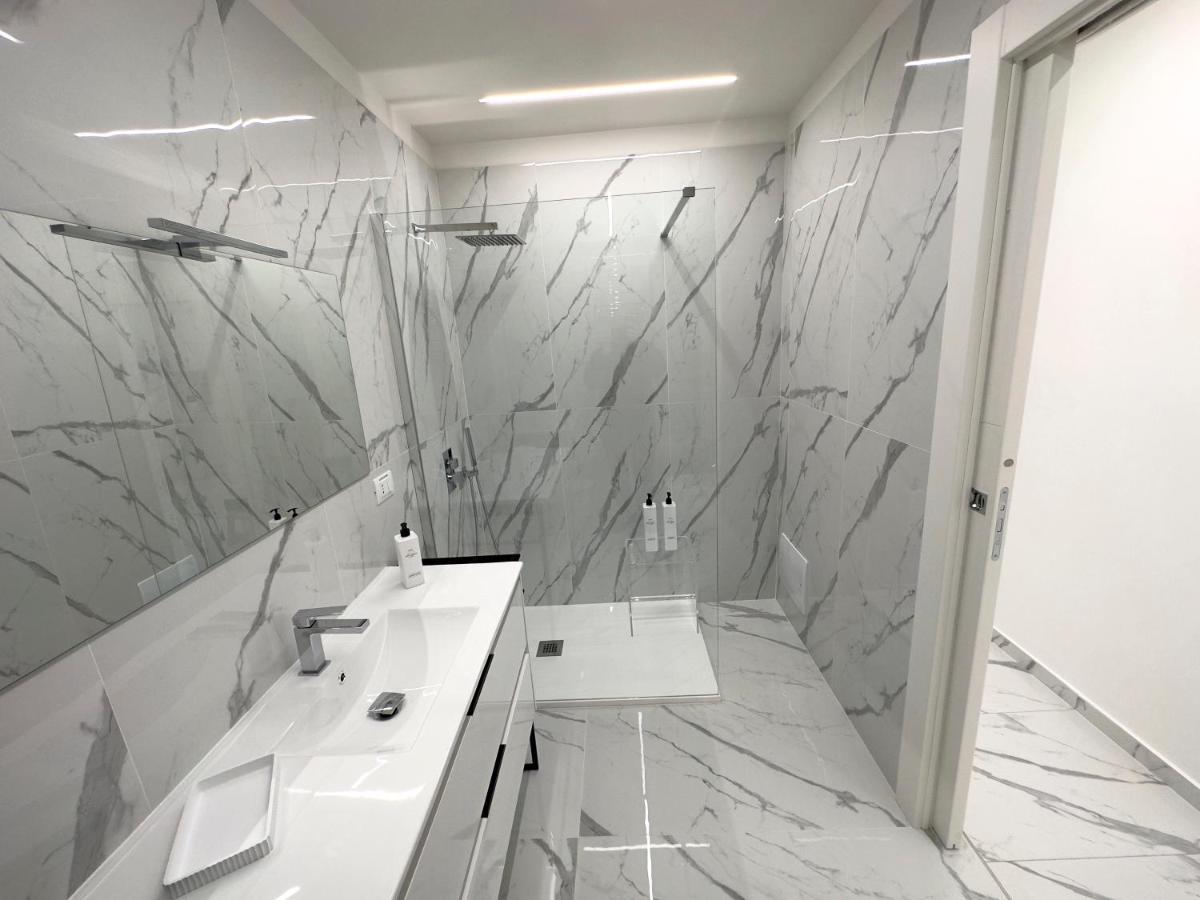 White Elegance Luxury B&B كازيرتا المظهر الخارجي الصورة