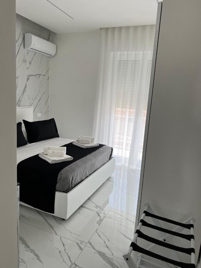 White Elegance Luxury B&B كازيرتا المظهر الخارجي الصورة