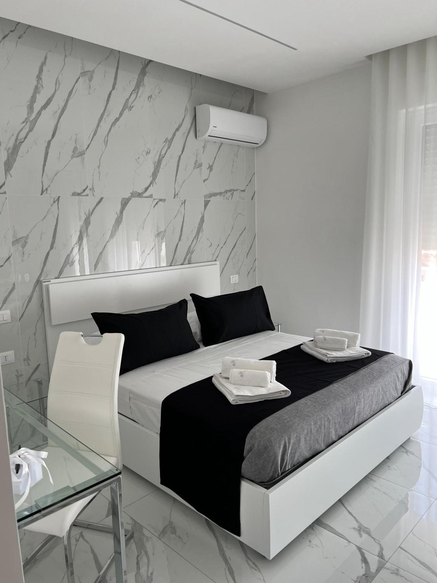 White Elegance Luxury B&B كازيرتا المظهر الخارجي الصورة