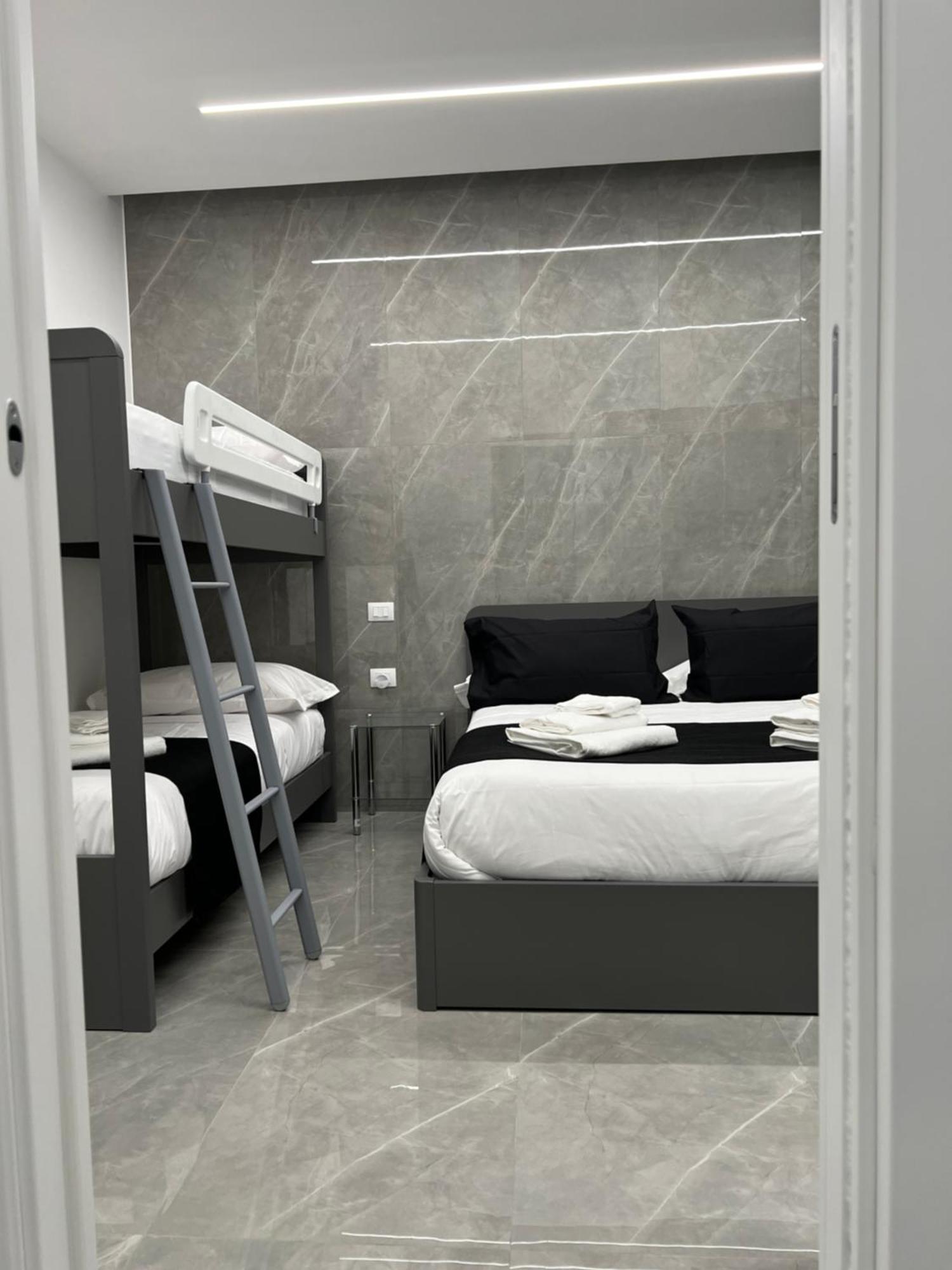 White Elegance Luxury B&B كازيرتا المظهر الخارجي الصورة