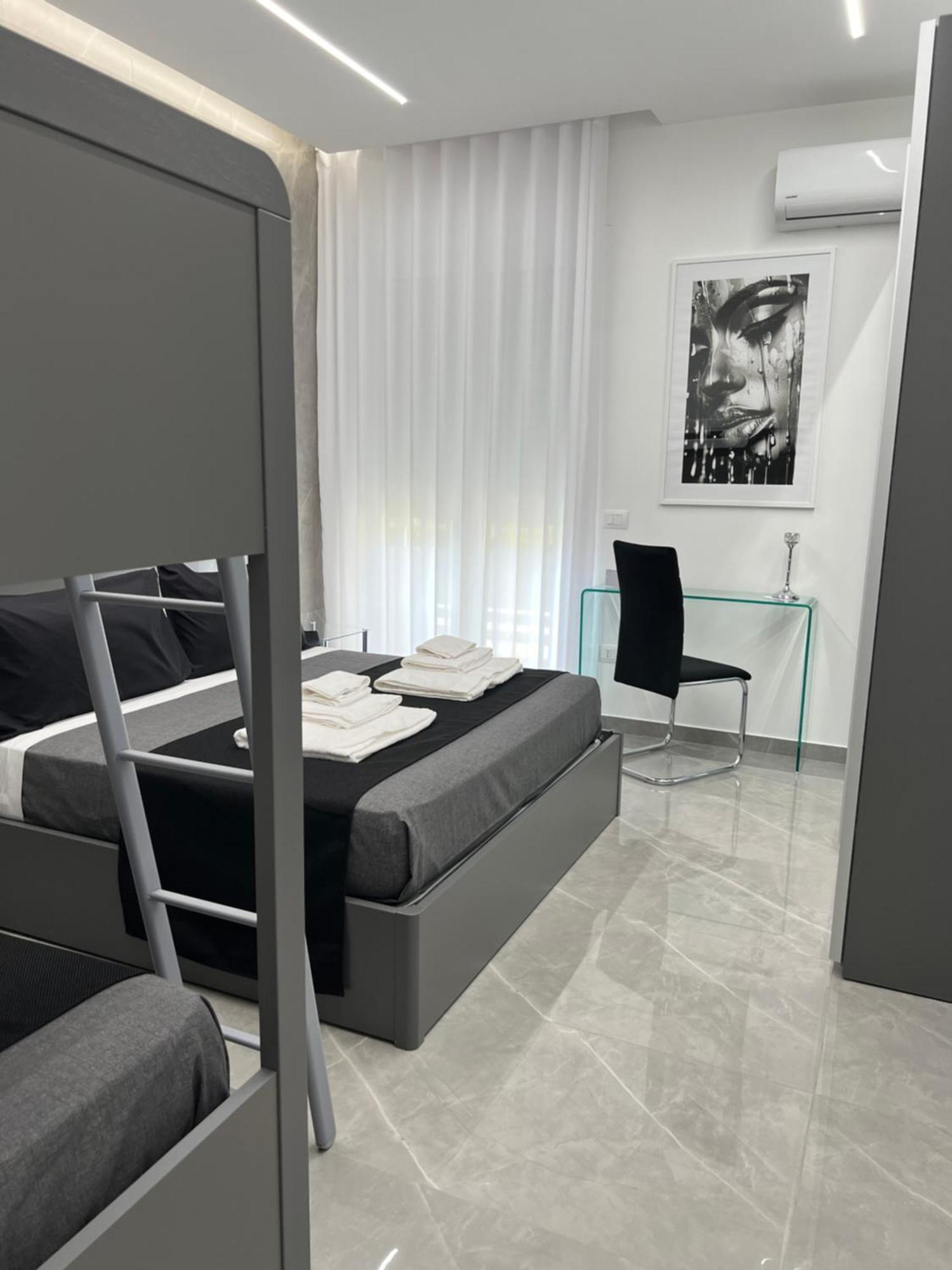 White Elegance Luxury B&B كازيرتا المظهر الخارجي الصورة