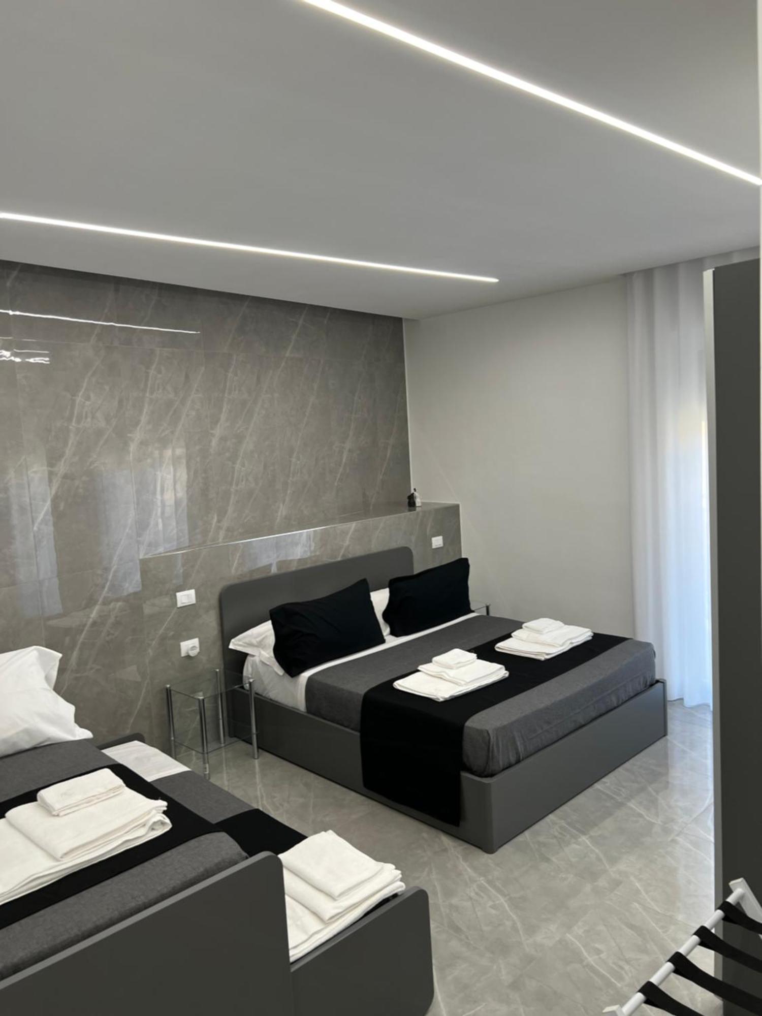White Elegance Luxury B&B كازيرتا المظهر الخارجي الصورة