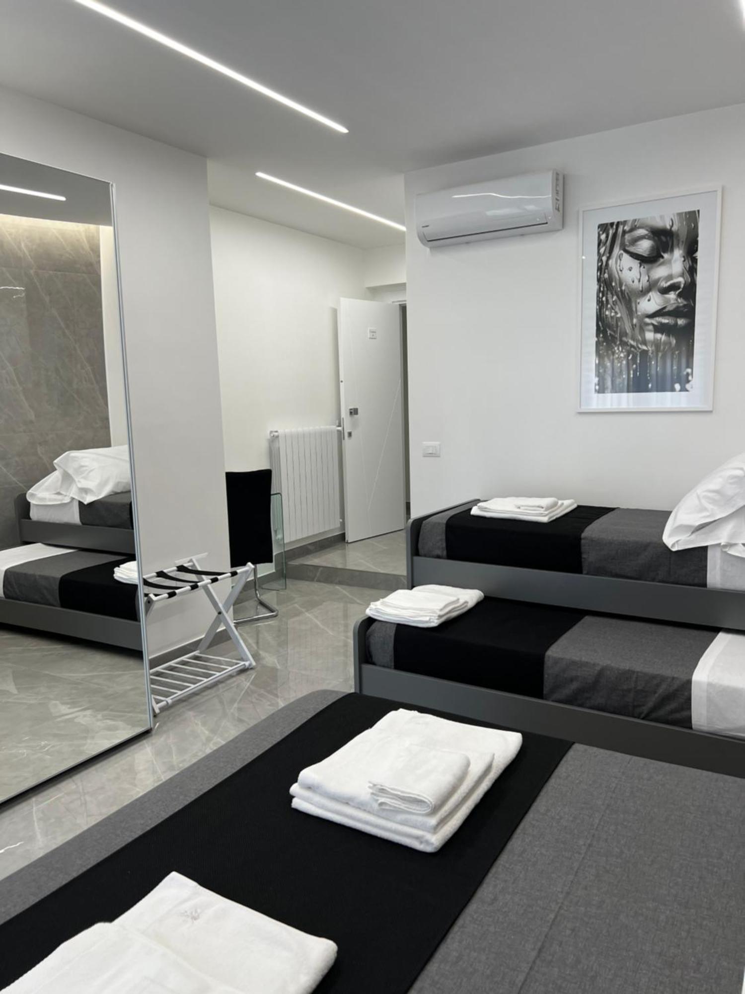 White Elegance Luxury B&B كازيرتا المظهر الخارجي الصورة