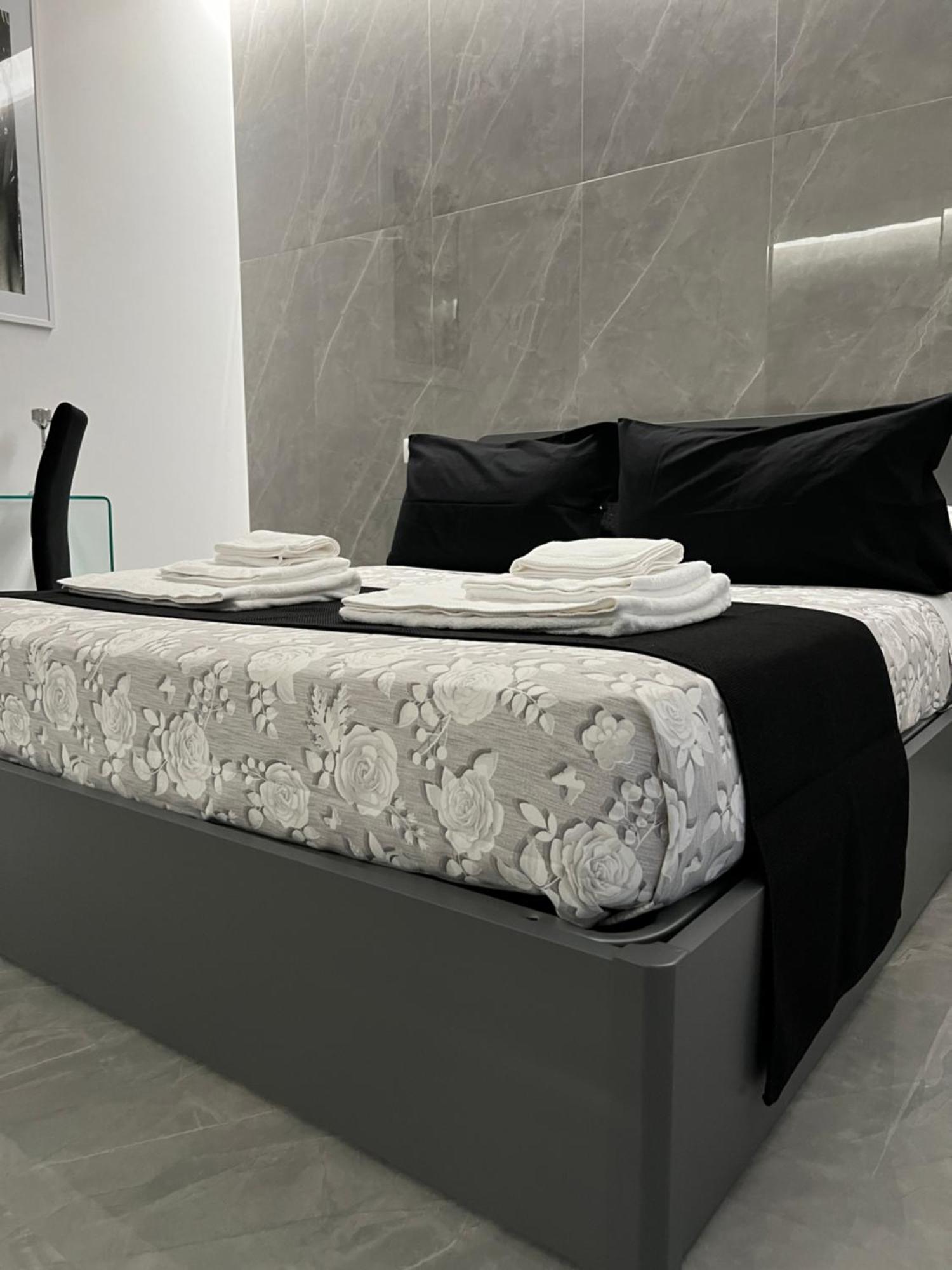 White Elegance Luxury B&B كازيرتا المظهر الخارجي الصورة