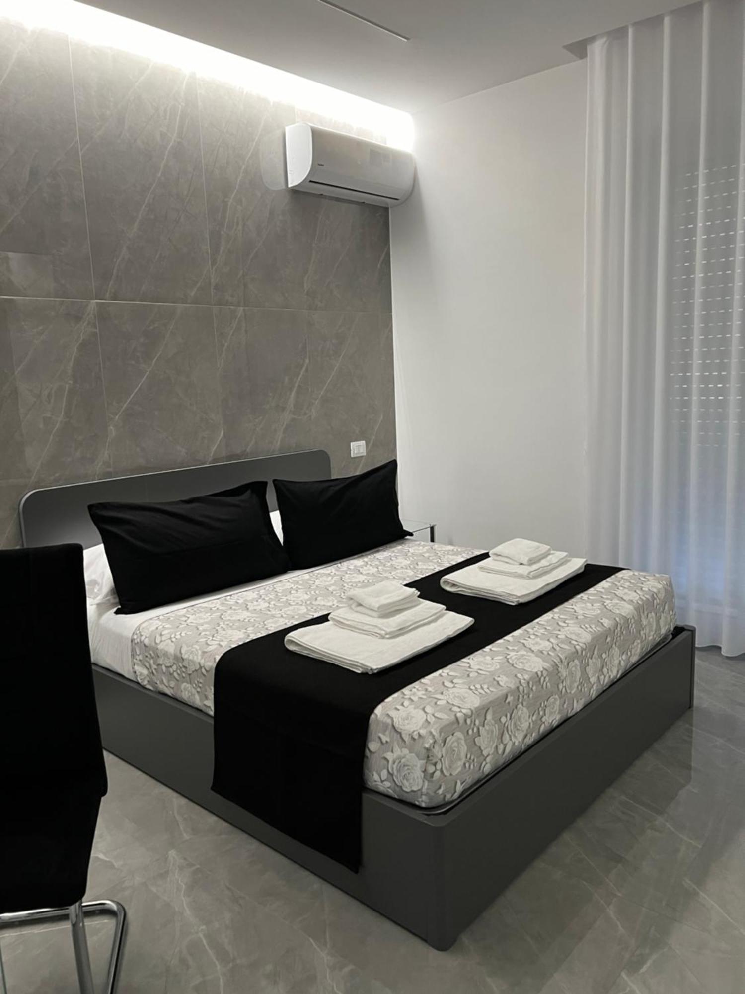 White Elegance Luxury B&B كازيرتا المظهر الخارجي الصورة