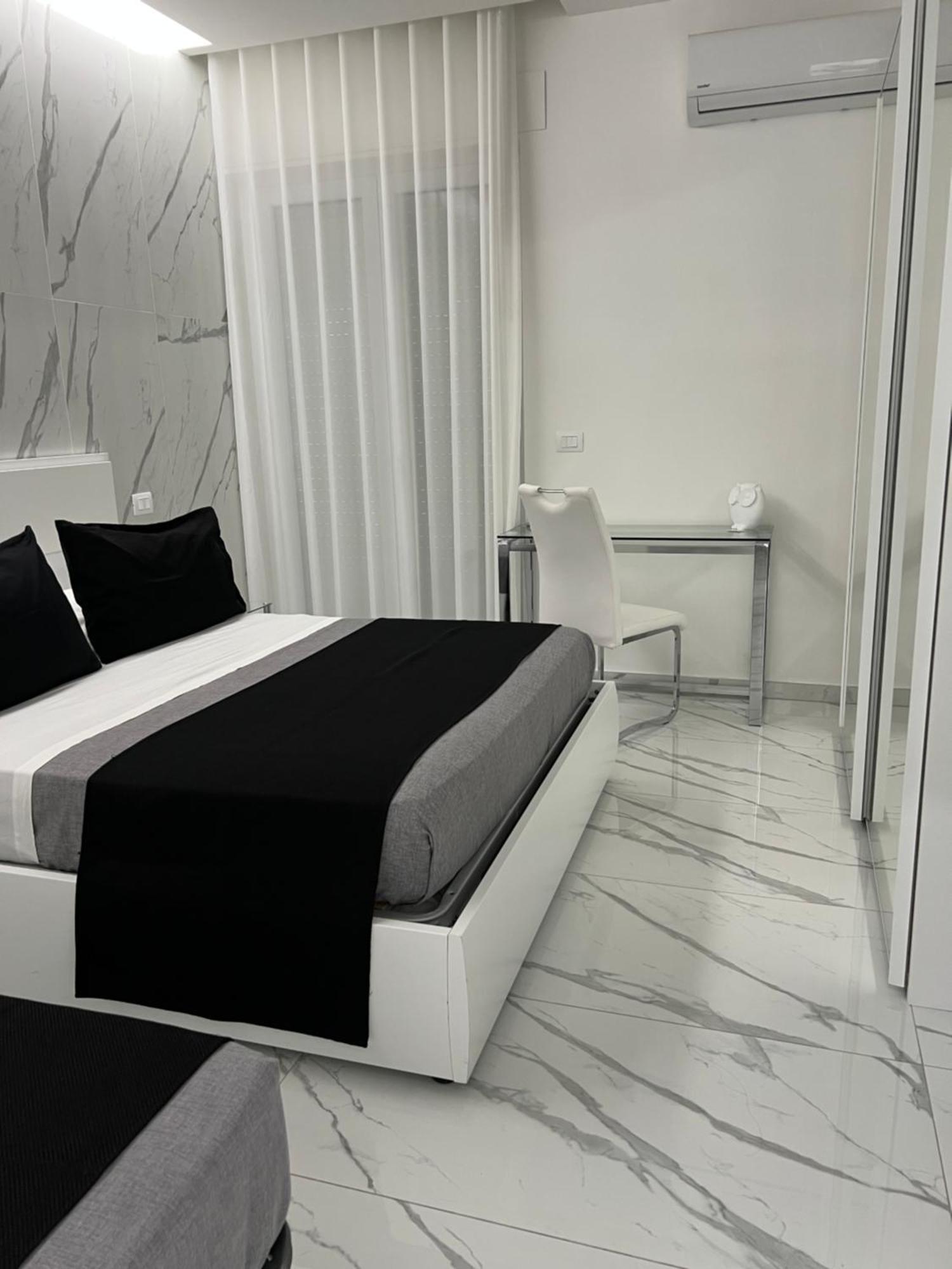 White Elegance Luxury B&B كازيرتا المظهر الخارجي الصورة