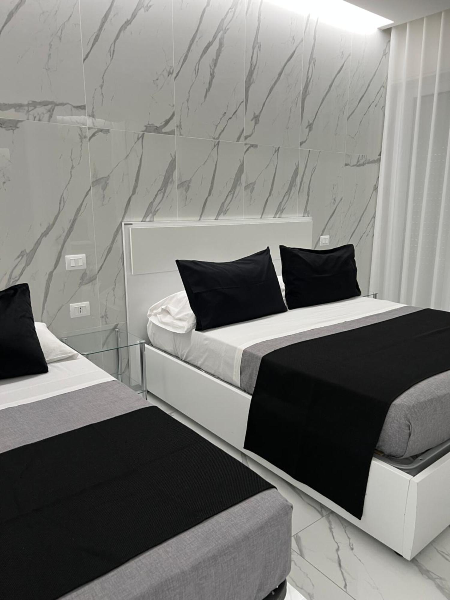 White Elegance Luxury B&B كازيرتا المظهر الخارجي الصورة